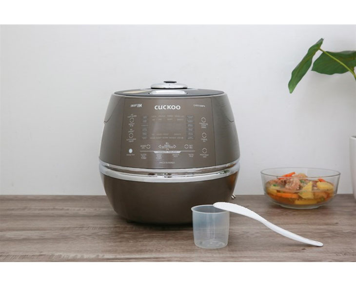 Nồi cơm cao tần Cuckoo 1.8 lít CRP-CHSS1009FN giá tốt Nồi cơm cao tần Cuckoo 1.8 lít CRP-CHSS1009FN giá tốt - góc nhìn 2