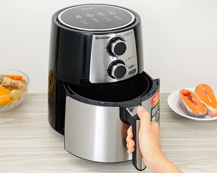 Nồi chiên không dầu Sharp KF-AF42MV-ST 4.2 lít chính hãng Nồi chiên không dầu Sharp KF-AF42MV-ST 4.2 lít chính hãng - góc nhìn 2