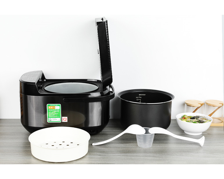 Nồi cơm điện tử Sharp 1.8 lít KS-COM194EV-BK giá tốt Nồi cơm điện tử Sharp 1.8 lít KS-COM194EV-BK giá tốt - góc nhìn 2