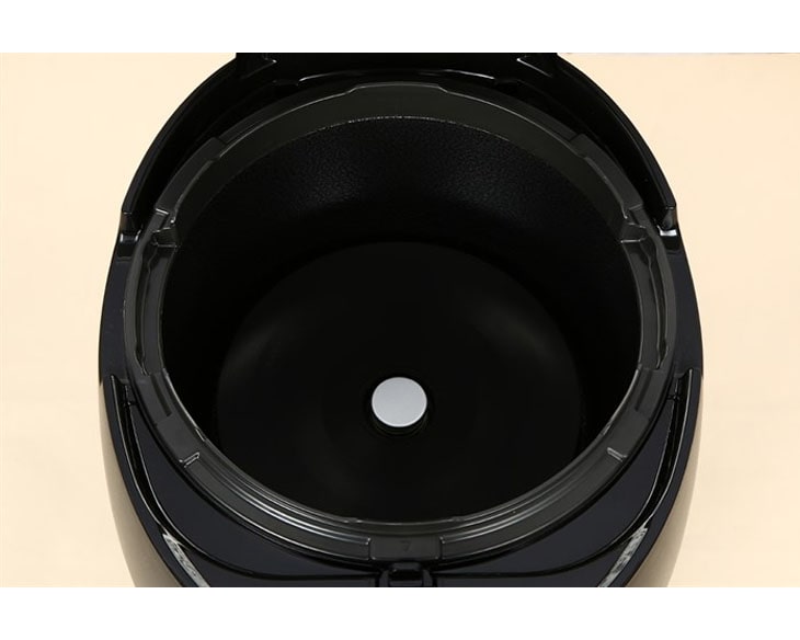 Nồi cơm áp suất Cuckoo 1.8 lít CRP-RT1008F/BKTSVNCV Nồi cơm áp suất Cuckoo 1.8 lít CRP-RT1008F/BKTSVNCV - góc nhìn 4