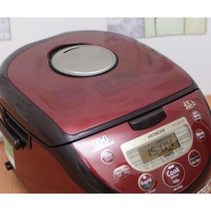 Nồi cơm điện cao tần Hitachi 1.8 lít RZ-GHE18Y(R) chính hãng - góc nhìn 2