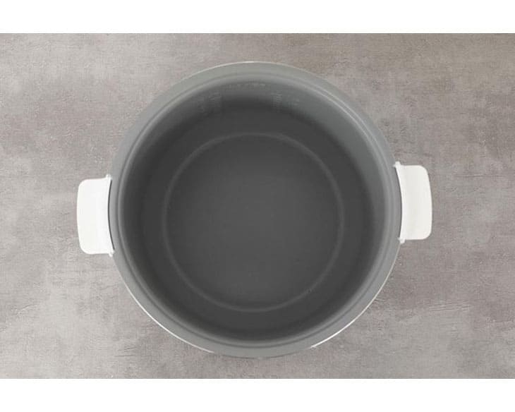 Nồi cơm nắp gài Toshiba 1.8 lít RC-18JRUVN(W) Nồi cơm nắp gài Toshiba 1.8 lít RC-18JRUVN(W) - góc nhìn 5