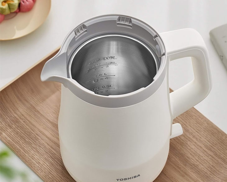Bình đun siêu tốc Toshiba 1.5 lít KT-15DRTVN(W) Bình đun siêu tốc Toshiba 1.5 lít KT-15DRTVN(W) - góc nhìn 2